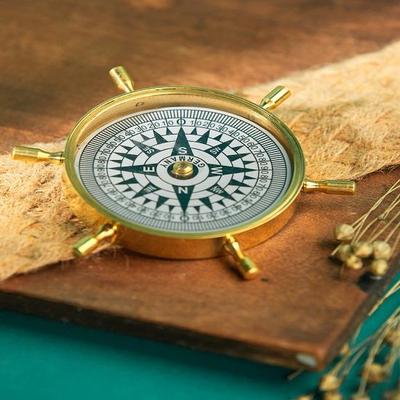 Kompas Historisch verzamelobject Oud geschenk Kompas van messing Nautisch decor Kompas van messing Houten doos Messing item