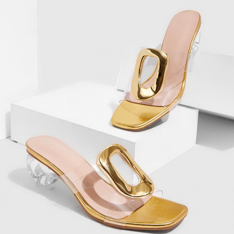 Fashion Fashion Transparent PVC Strange Style Slippers Women Luxury Metal Decoration Designer Shoe Comfortable Open Toe Beach Flip Flops
