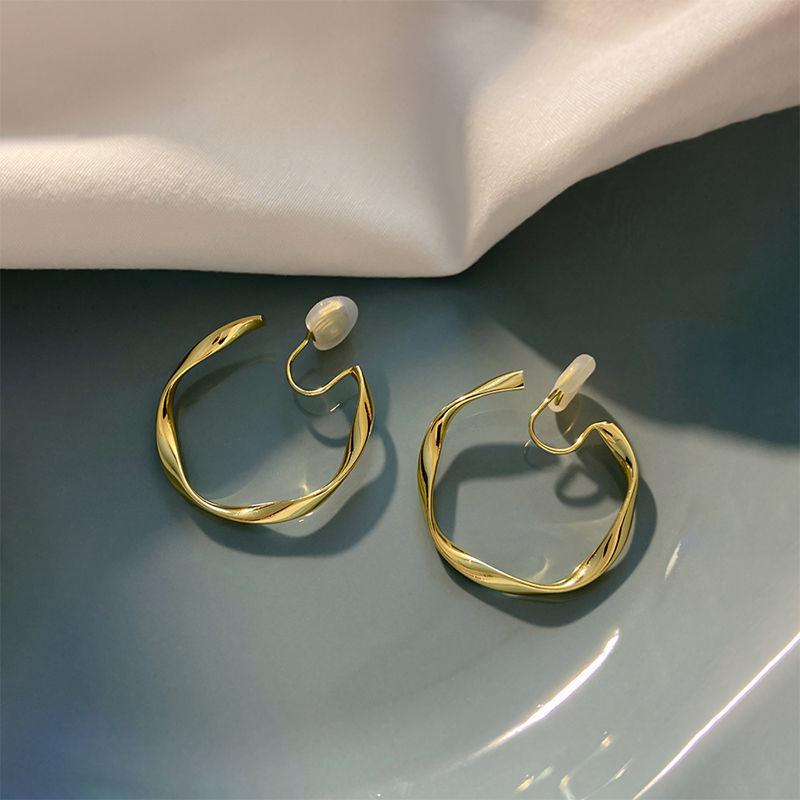 2026 Retro Metal Heart Cross Ear Clips For Women Girls Simple Without Piercing Clip Earrings Fashion Ear Clip Party Jewelry