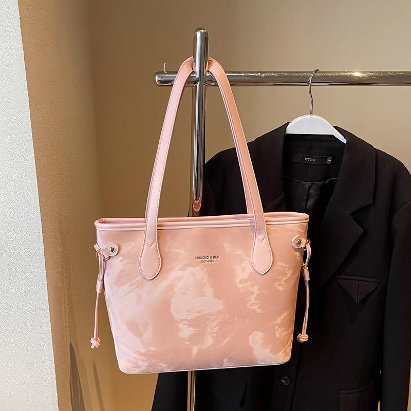 Large-capacity bag women's new summer versatile shoulder bag casual texture commuter tote bag