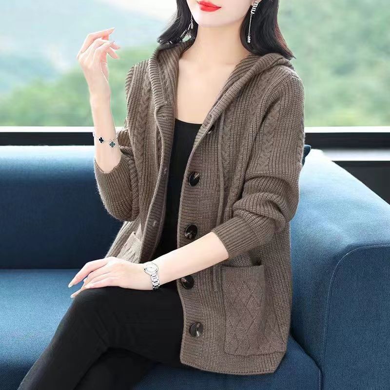 Cardigan de malha grossa com capuz para mulheres de meia-idade e idosas em comprimento curto