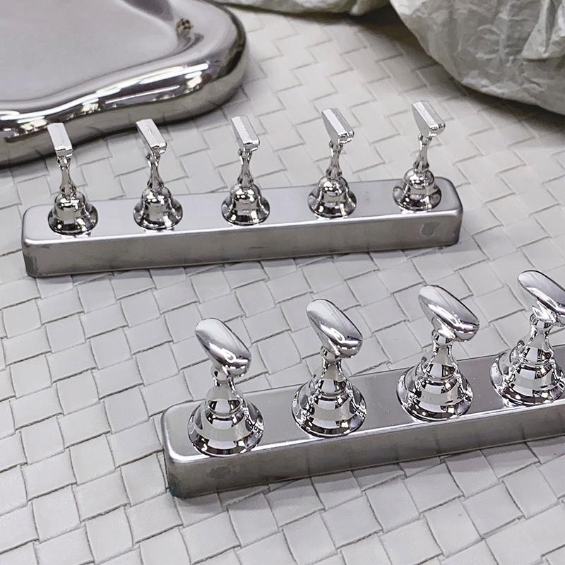 Nail Art Practice Holder Base Sliver Strong Magnetic Metal Stand Manicure Tool Nail Accessories Salon Diy Nail Stand Tool