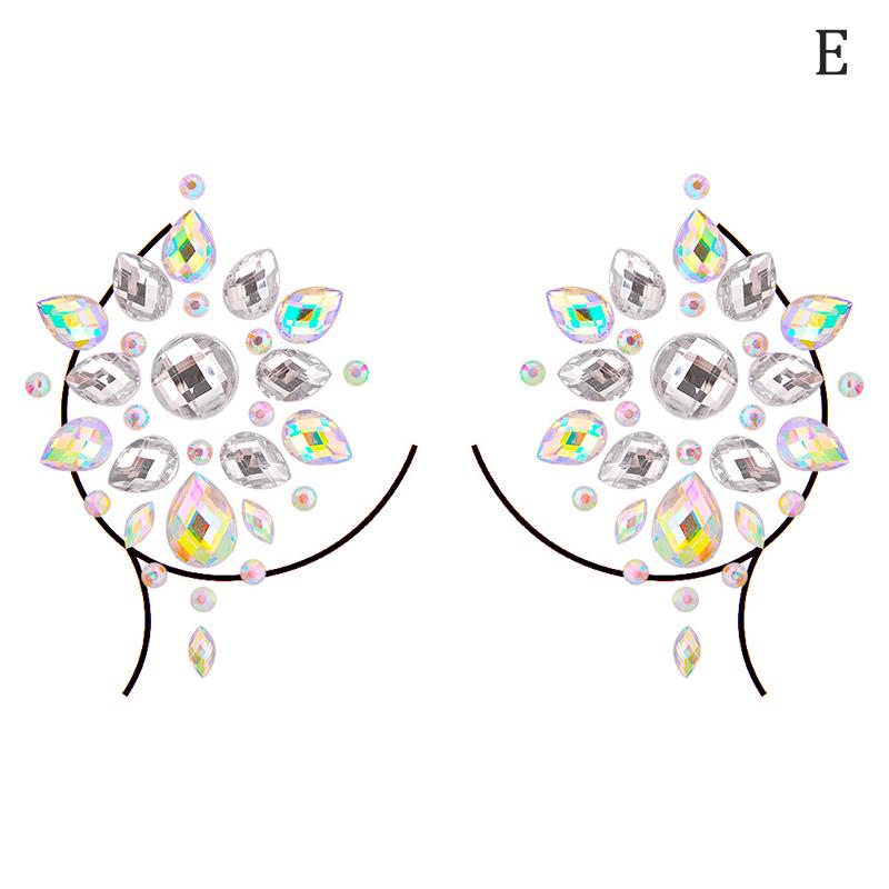 

Татуювання коштовностей на грудях. Наклейка на грудях. Тимчасове татуювання. Блискуче тіло