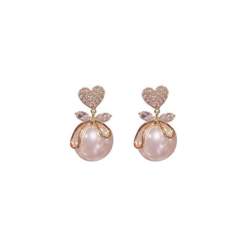 S925 Silver Needle Korean Fashion Heart Pearl Earrings - Elegant, Versatile Jewelry for Women.