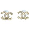 CHANEL 14P Gold Plated Pearl CC Logos Earring earring goldUsed