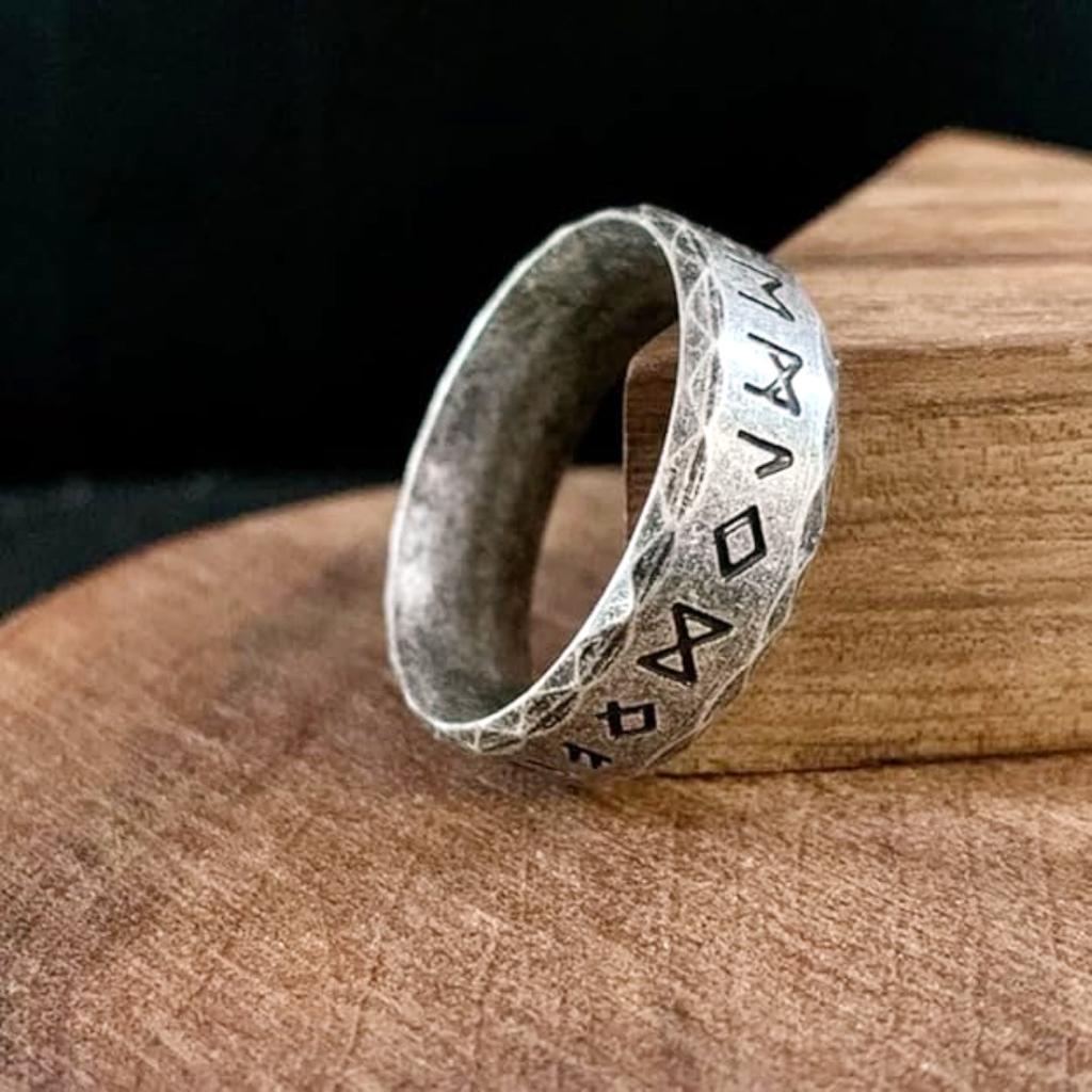 Anello in Acciaio Inossidabile con Runa Vichinga Gioielli di Moda da Uomo Disponibile in Quattro Colori