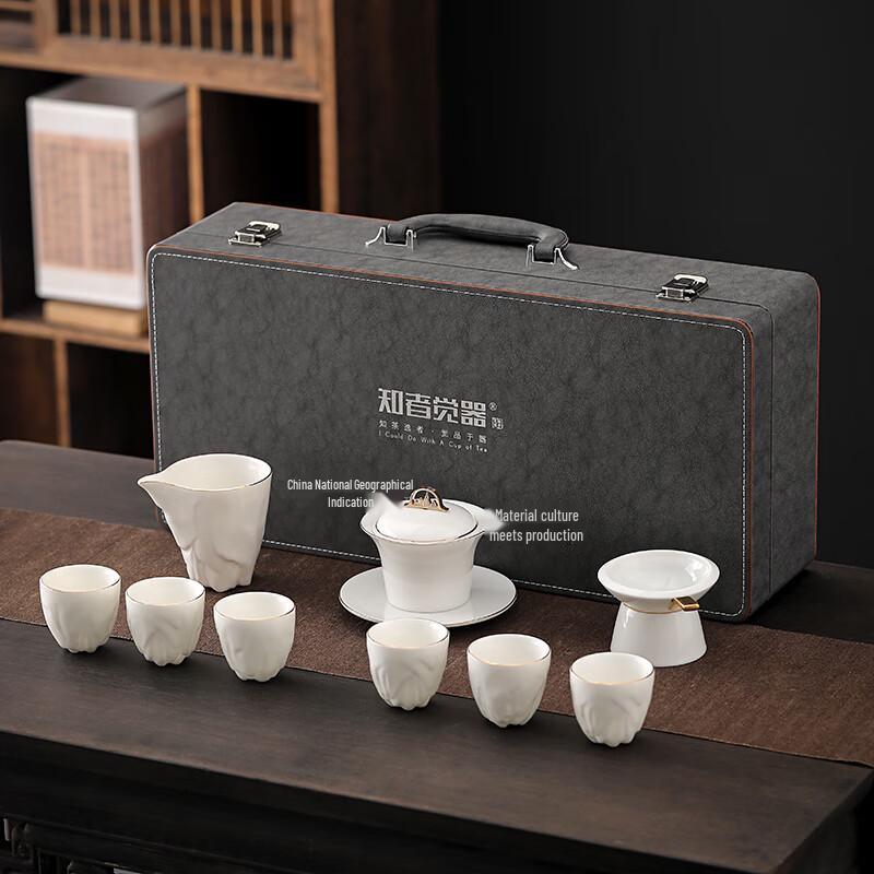 Zhi Zhe Jue Qi 10-Piece Ceramic Mountain View Tea Set Gift Box
