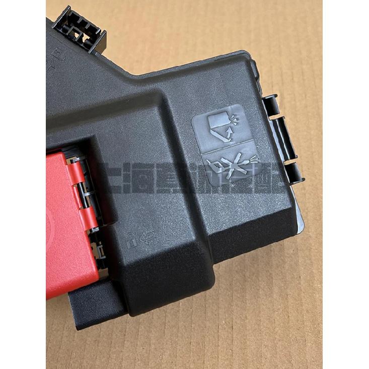 Für Buick ENCLAVE Chevrolet Blazer XT5 XT6 Batterie-Sicherungskastenabdeckung Positive Kappe