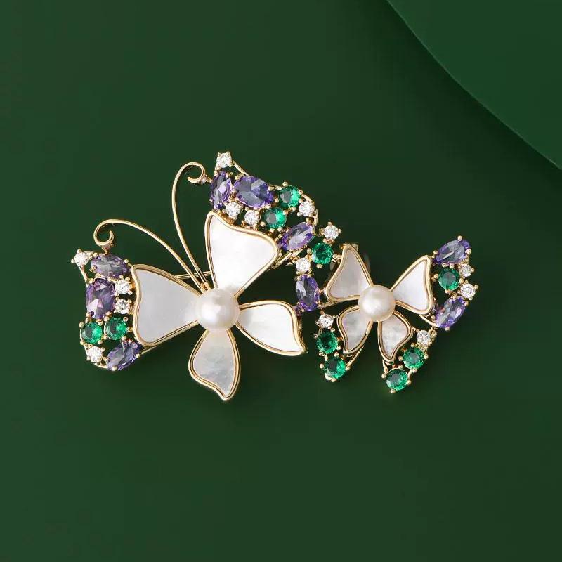 Schmetterling Doppel Flug Brosche, High-End Femininer Charme, Perlmutt Imitationsbrosche, Leichtes Luxusdesign, Anstecknadel für Anzug