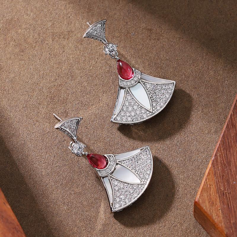 Stylish and Simple Zircon Skirt Full of Diamonds, Fan Earrings, Light Luxury, Niche, Exquisite and High-end Atmospheric Earrings. серебряный