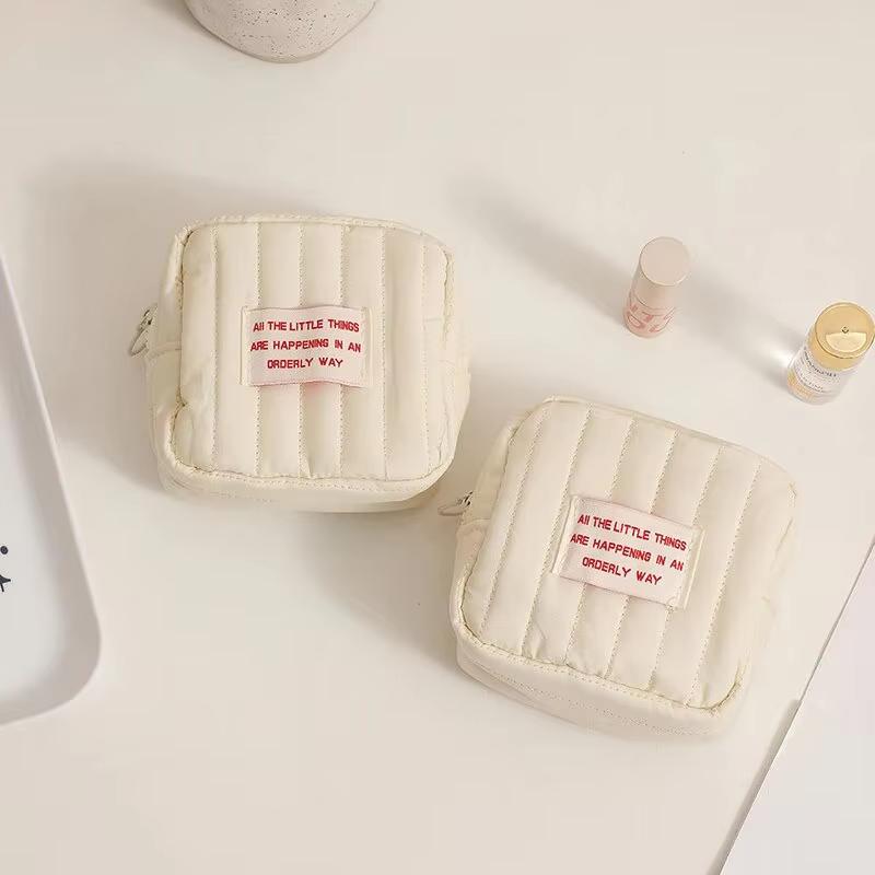 1 Pcs Korean Square Small Makeup Bags Student Small Earphones Zero Wallet Girl Portable Lipstick Storage Bags