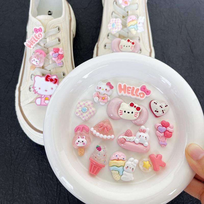 Cartoon Cat Resin Shoelace Buckle - Cute Detachable Shoe Decoration for Canvas Sneakers