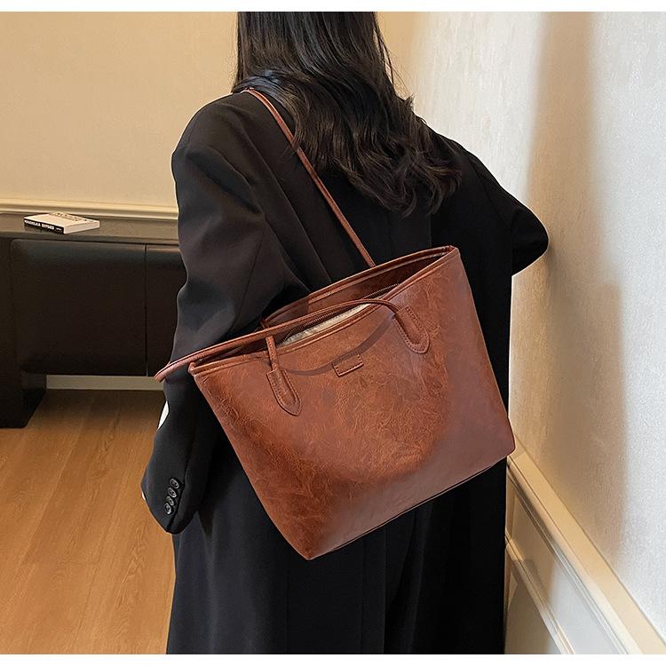 Large-capacity Retro Bag Women's Autumn and Winter Versatile New Casual Simple Shoulder Bag Commuter Tote Bag