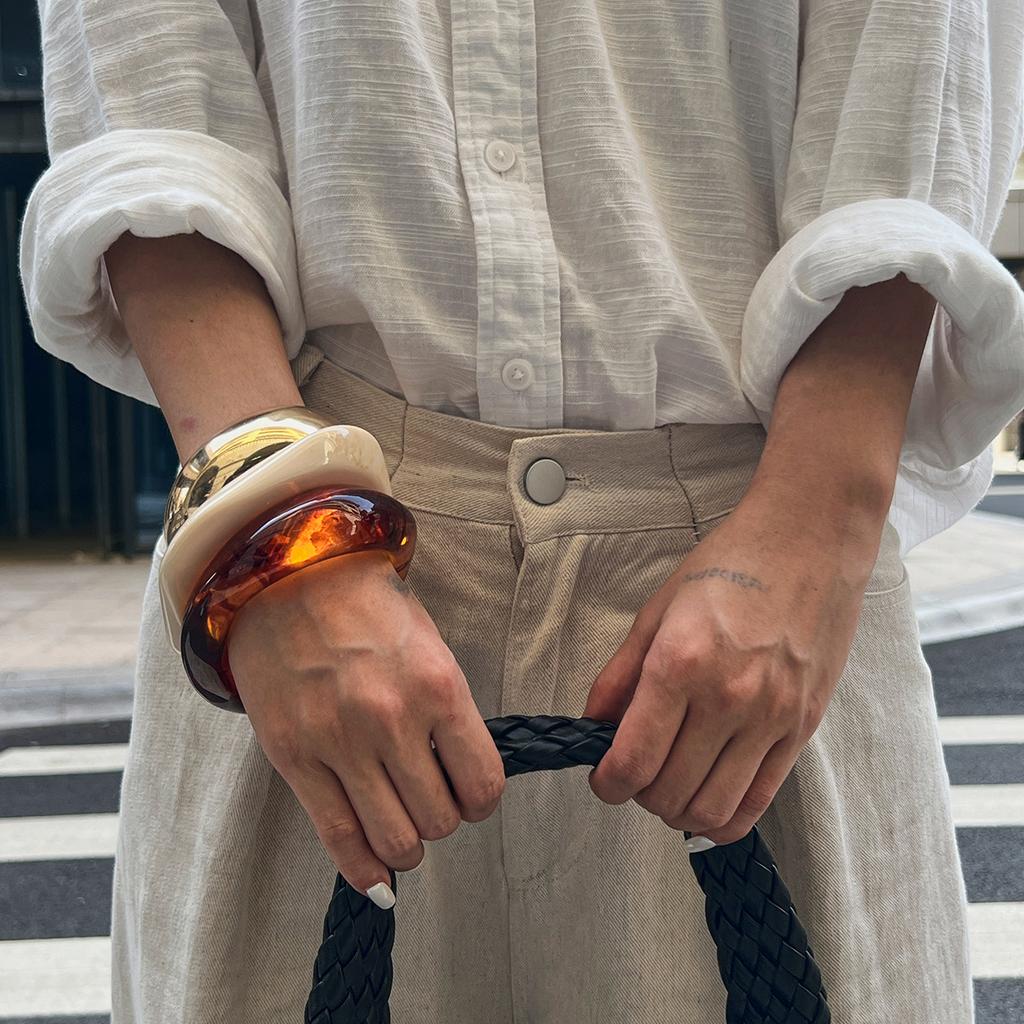 Vintage Amber Smudged Acrylic Bracelet, Fashionable Metal Glossy Resin Wide Bracelet