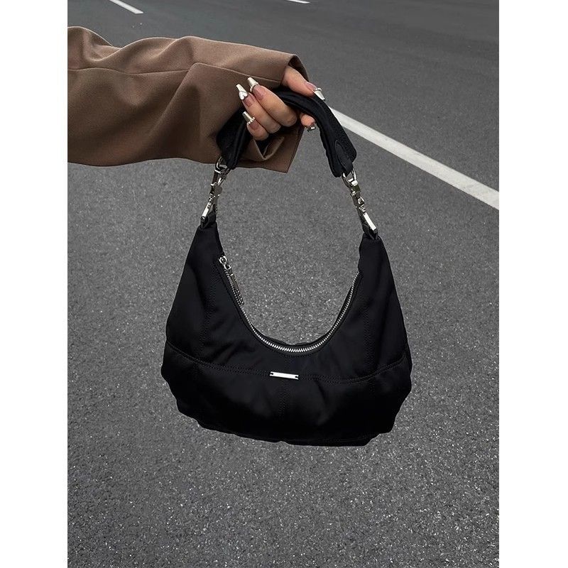 Bag Women's 2025 New Retro Black Dark Cloud Bag Niche Design Underarm Bag Portable Shoulder Bag Crescent Bag Tide
