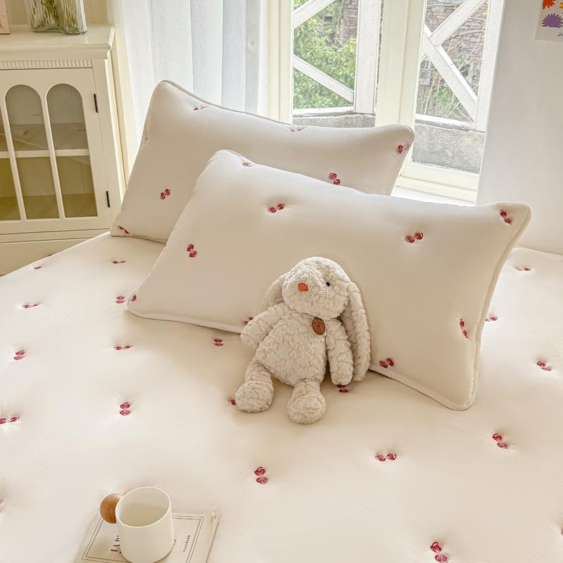 Embroidered Quilted Soybean Cotton Dustproof Non-Slip Fitted Sheet – Skin-Friendly & Soft Bed Cover