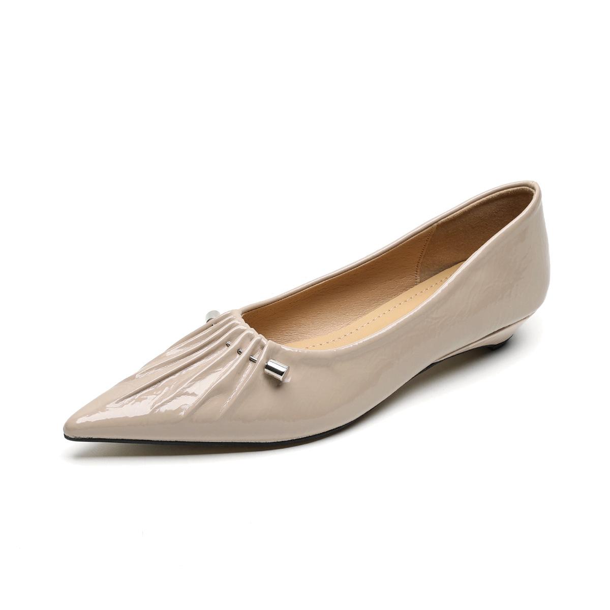 

Weiwei girl 638-5 pointed single shoes women s low heel shallow mouth niche pleated ladyshoes temperament shallow mouth commuting women s shoes 42 телесный