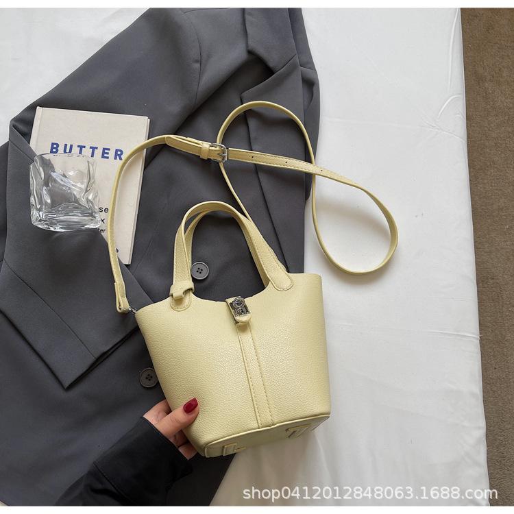 

Сумка-корзина для овощей с узором личи 2025 новая простая повседневная сумка-мессенджер нишевая портативная сумка для ребенка и мамы сумка-ведро