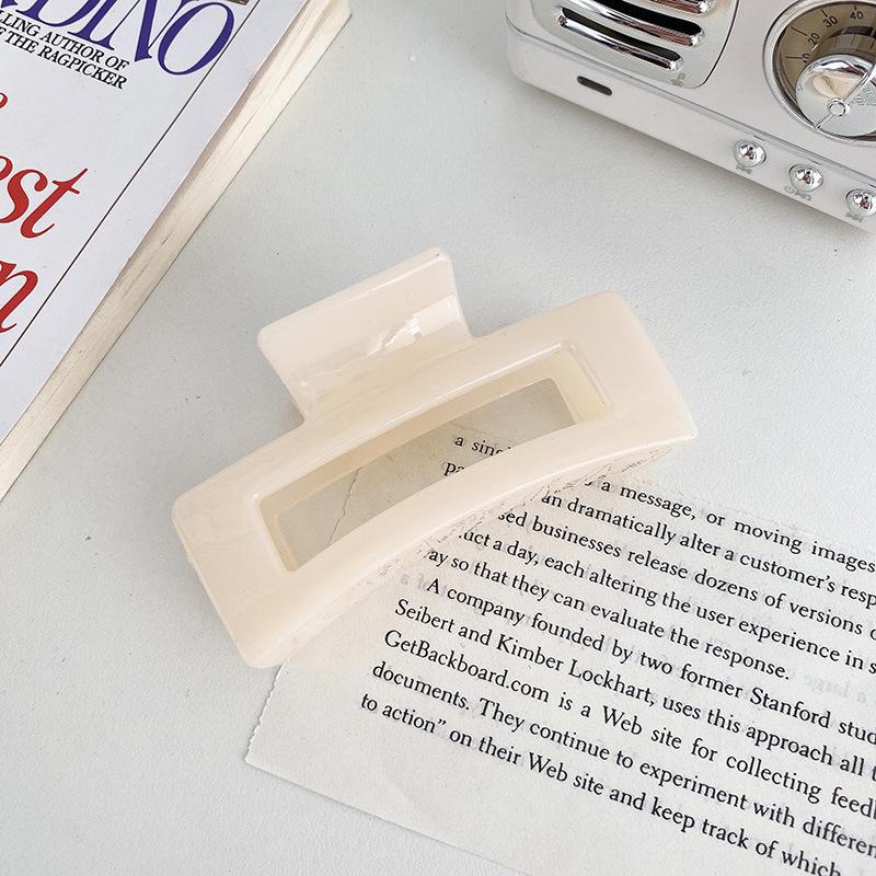 Versatile Milk Coffee Hair Clip: Large, Simple Shark Design for Women