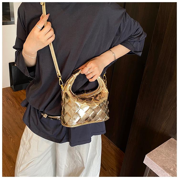 Nischväska dam ny sommar mångsidig axelremsväska bärbar vävd dumplingväska