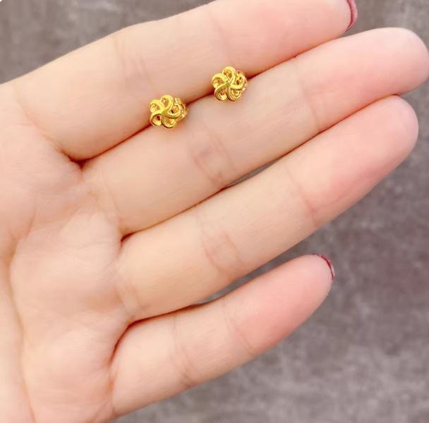 

Модні сережки для жінок, маленькі та елегантні One Size золотий