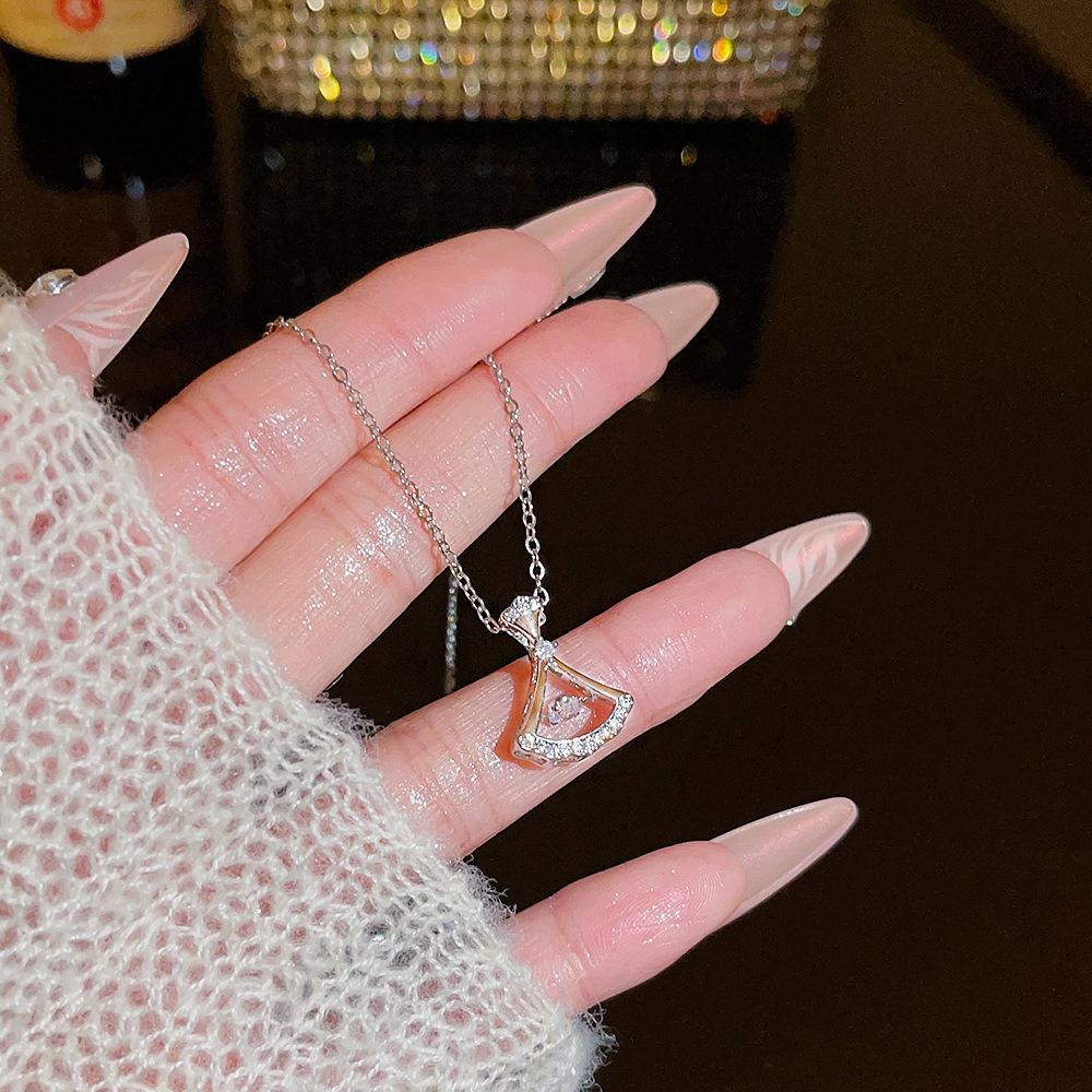 Fashion Light Luxury Titanium Steel Necklace Women'S High-End Pendant Sweet Temperament Collarbone Chain Does Not Fade Accessories