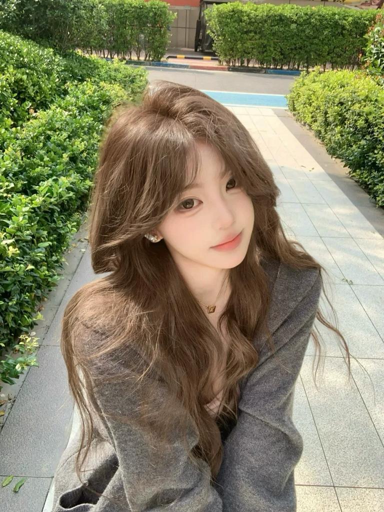 Wig female linen gray brown long curly hair Internet celebrities daily white temperament big waves eight characters bangs whole head cover