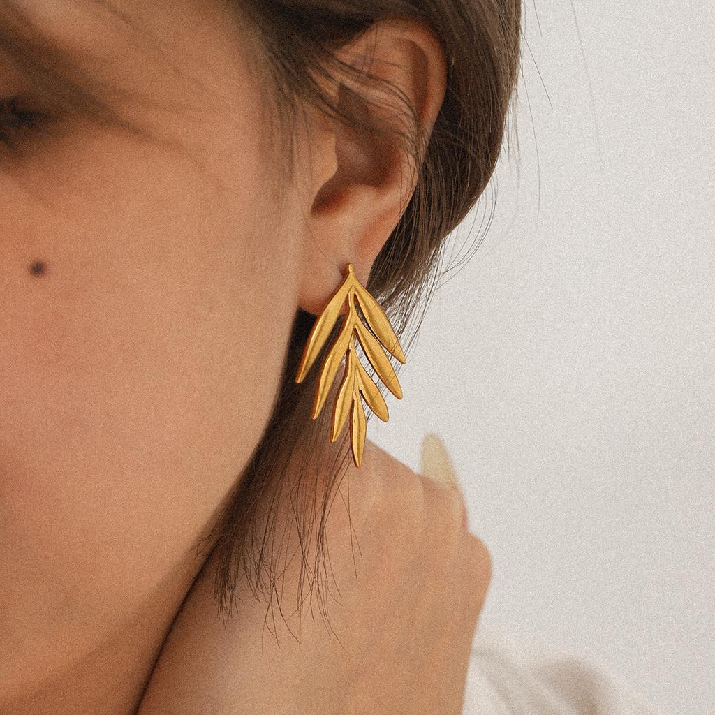 Simple Gold Leaf Earrings Hypoallergenic Titanium Steel Dainty Elegant Everyday Wear Non-Tarnish Ear Jewelry