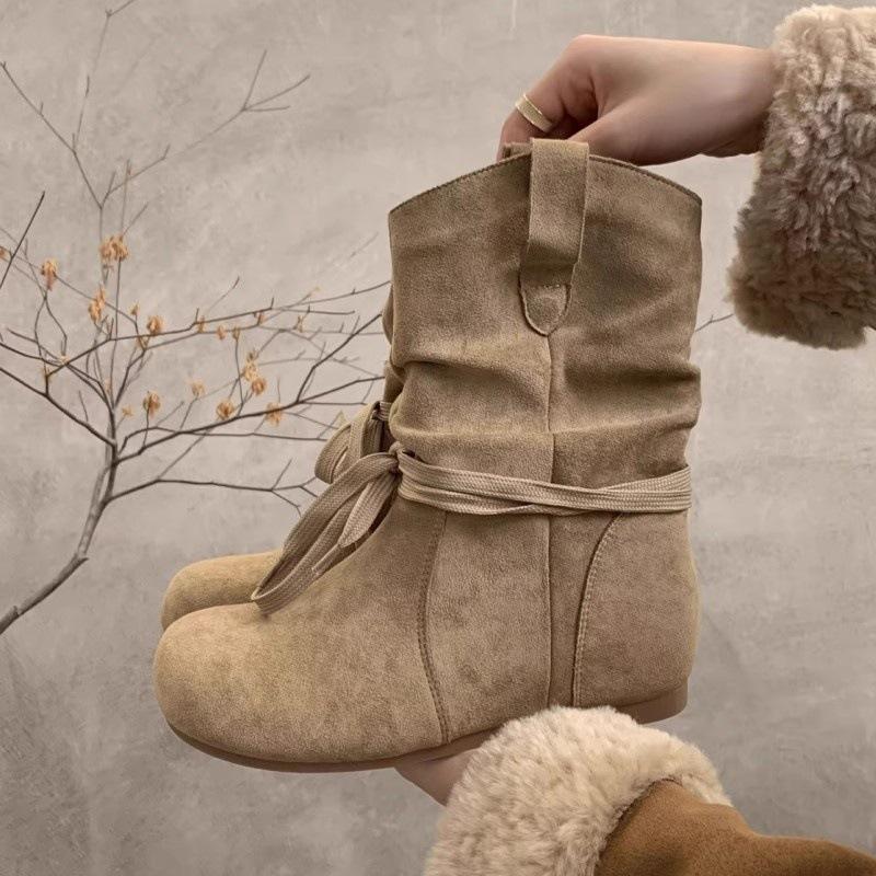 Queen Fan retro versatile and thin flat short boots women's 2025 new autumn with skirt western pile boots.