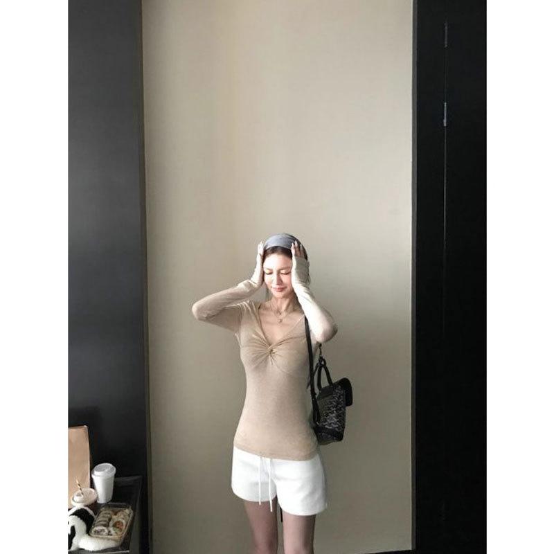 Women s V-Neck Twisted Slim-Fit Long-Sleeve Shirt: Elegant, Sexy, and Flattering for Spring and Autumn. S