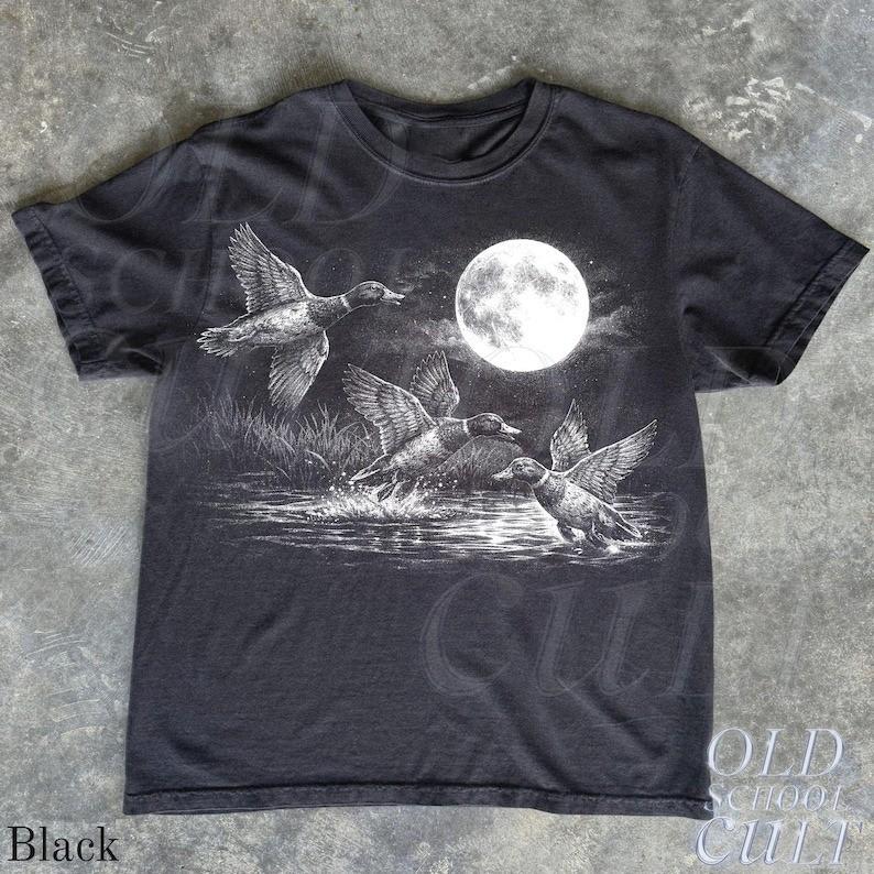 

Duck Vintage 90s Shirt Retro Ducks Nature Moon TShirt Cottagecore Outdoors Unisex T-Shirt M