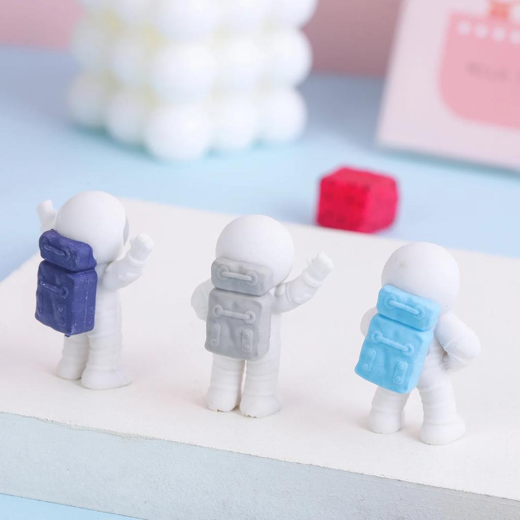 3Pcs/Lot Creative 3D Astronaut Eraser Cute Cartoon Spacemen Rubber Pencil Eraser for Kids School Stationery Student Award Gifts