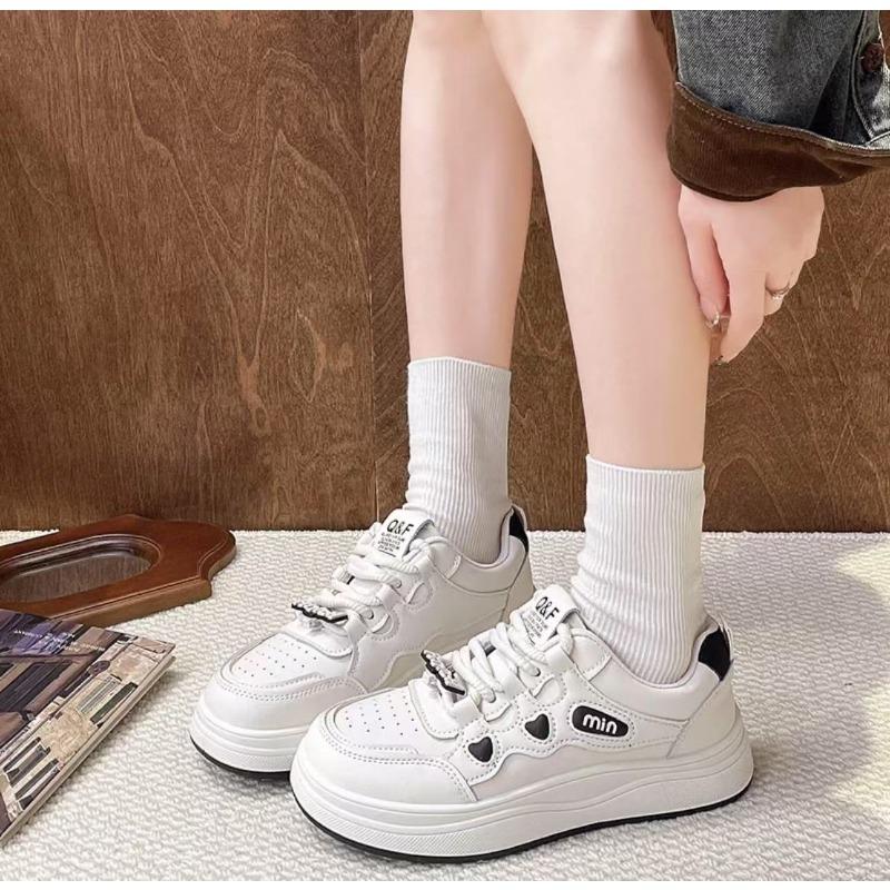 

Little white shoes with thick soles and heightened lightweight soft soles New autumn small versatile casual sports board shoes 40 чёрный