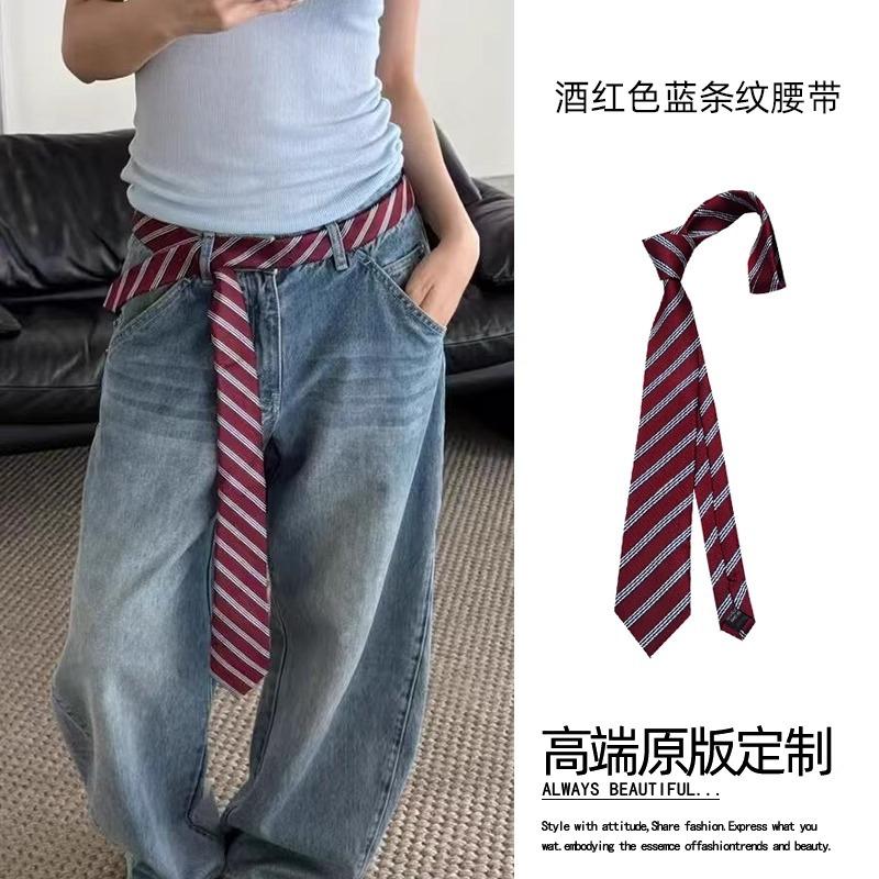 Geometric Pendant Necklace With Large And Small Squares