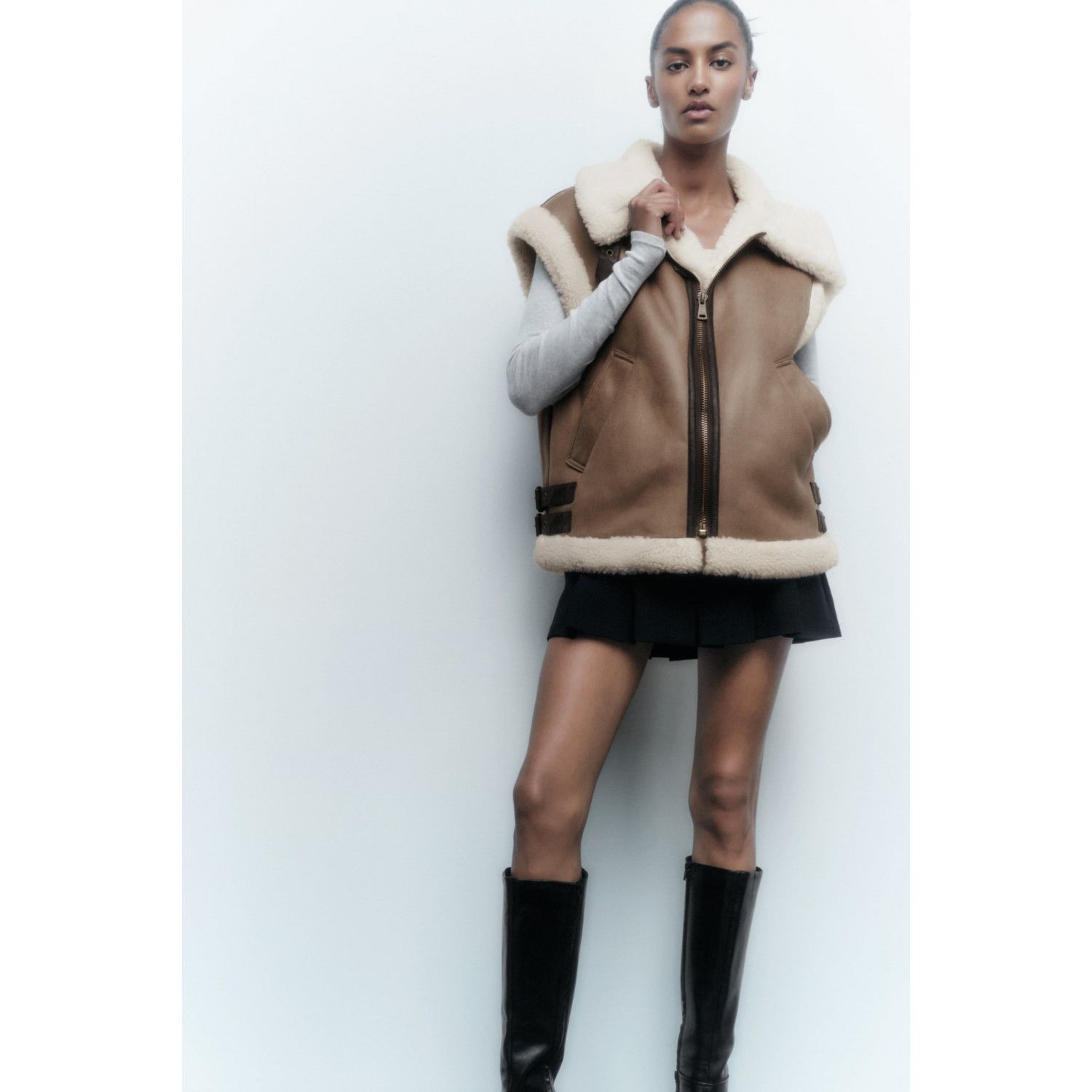 

CONTRAST FAUX SHEARLING GILET