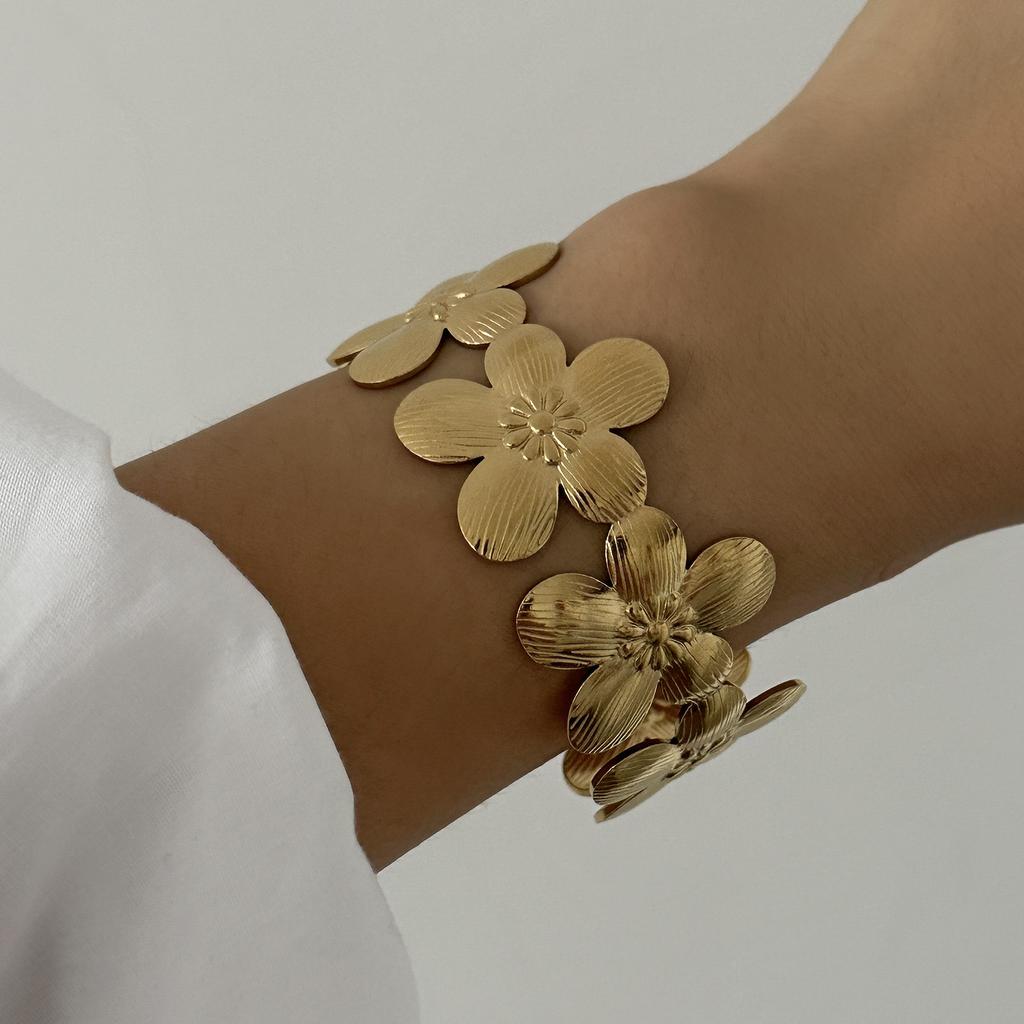 Vintage Stainless Steel Flower Heart Bracelet For Women Gold Color Irregular Geometric Cuff Bangles Bracelets Aesthetic Jewelry