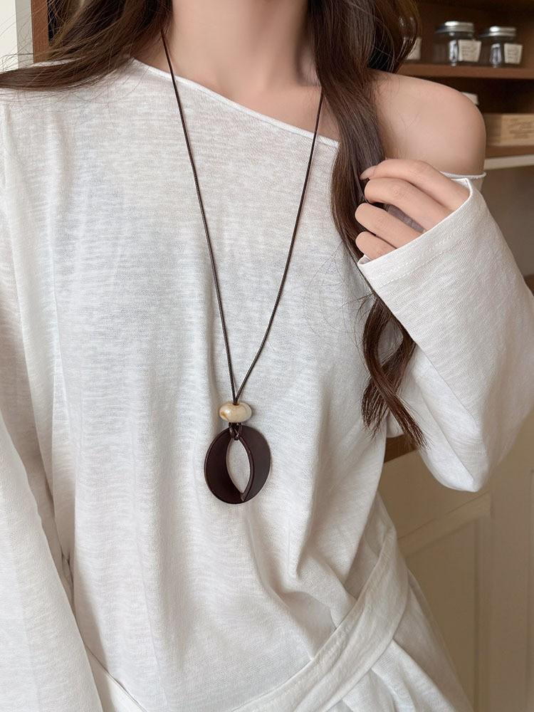 Wood chips irregular round square pendant necklace retro ethnic style collarbone chain design sense sweater chain women