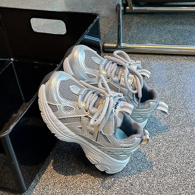 Children's sports shoes 2025 new trend cool mesh breathable dad shoes medium and large children's fashion versatile casual shoes