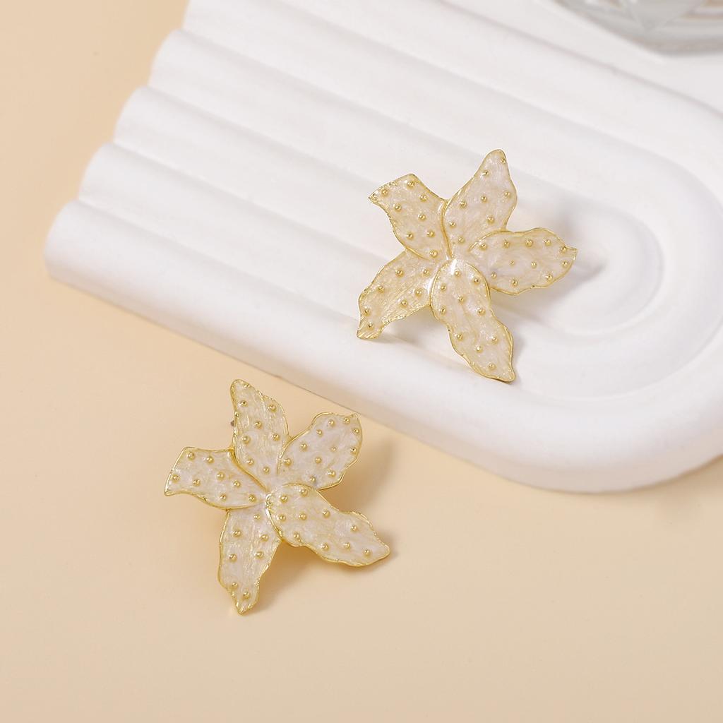 European and American exaggerated simple oil dripping creative flower starfish earrings, fashionable and versatile personalized trend earrings