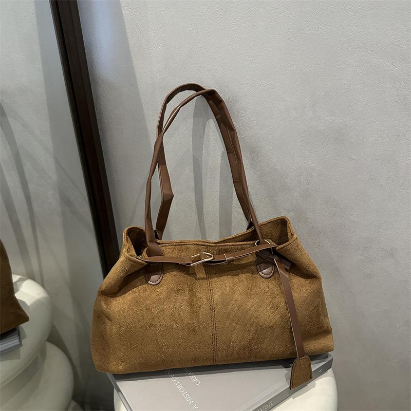 

Simple casual single shoulder matte texture autumn new retro fashion fluffy hand carrying tote bag woman коричневый