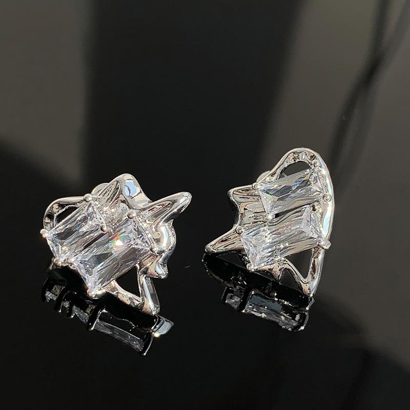 

Женские серьги-гвоздики с нерегулярным сердечком и цирконием, новинка 2023, модные ювелирные изделия с цирконием