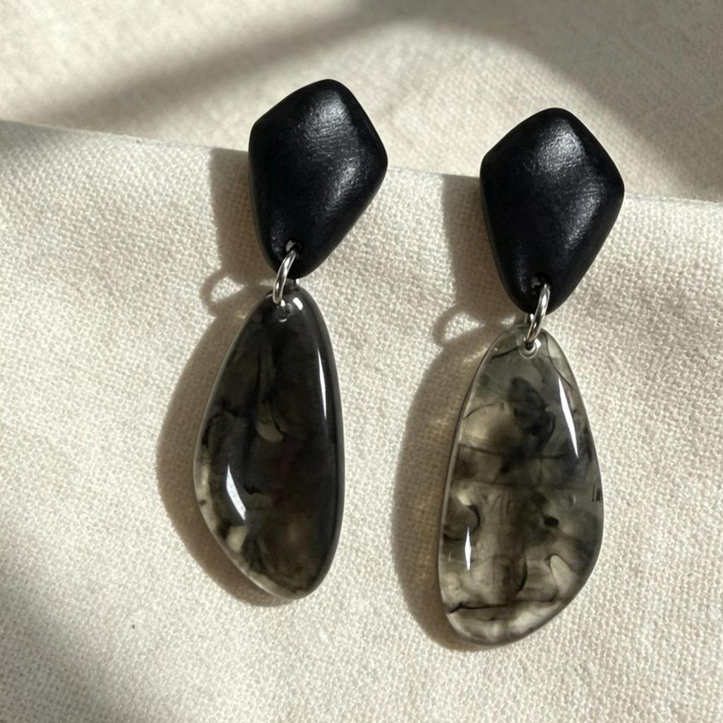 Vintage Black Series Stud Earrings 925 Silver Needle Minimalist High-End Personality Accessories for Women
