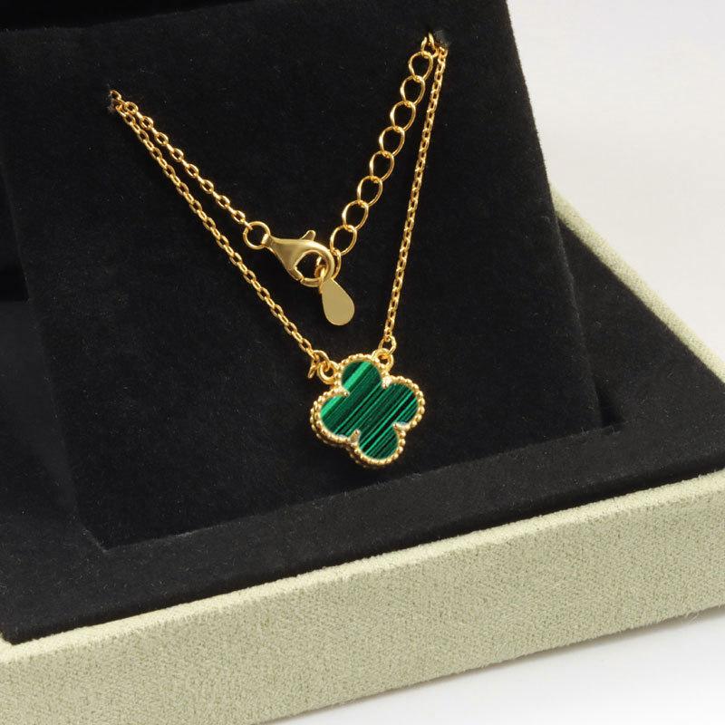 High-end Lucky Four-leaf Clover Necklace for Women 18k Agate High-end Carved Clavicle Chain