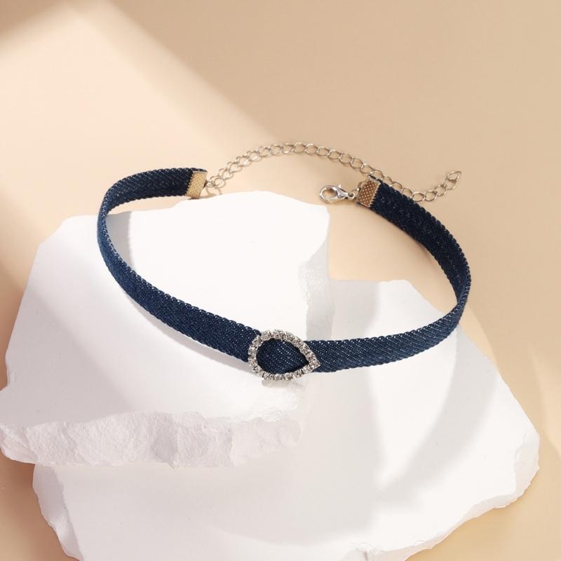 Modische Choker-Halskette aus Denim-Stoff für Damen, verstellbare Schlüsselbeinkette, Strass-Anhänger, Halsketten-Accessoire