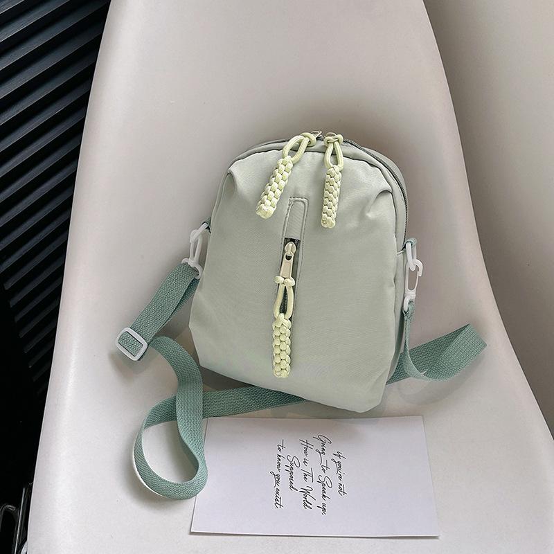 

Simple solid color large capacity nylon shoulder bag outdoor travel transparent simple versatile messenger small backpack one size fits all зелений