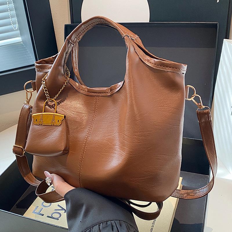 Hochwertige Pendler-Tragetasche für Damen Herbst und Winter Neue Retro-Eimer-Tasche aus weichem Leder für Damenmodetrend Einseitige Umhängetasche