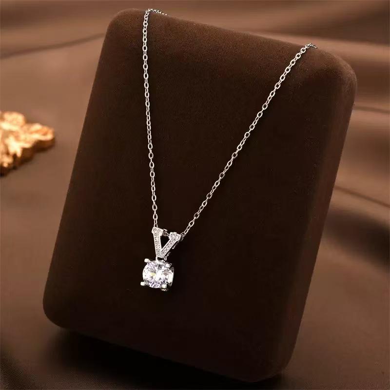 Vintage Titanium Steel Women's Pearl Pendant Necklace - Light Luxury Clavicle Chain