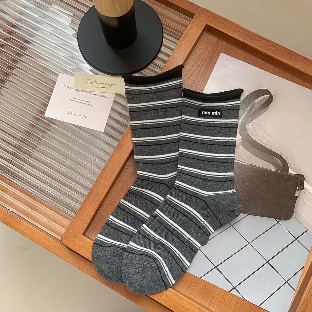 Baumwollsocken für Damen im koreanischen Stil mit Streifen und Rollrand - Herbst/Winter Mid-Tube, Academy Wind Miu Serie, mit Stoffetikett.