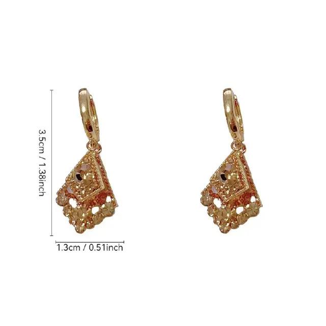 Female High-end Atmospheric Diamond Earrings