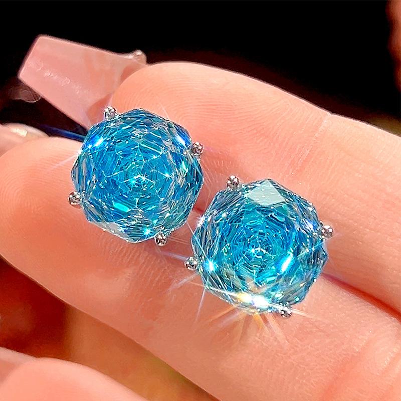 

Ювелирные изделия Медное основание Позолоченная Огранка «Миллениум» Морской синий Темперамент Легкая роскошь Костюм Женщины 16-12М